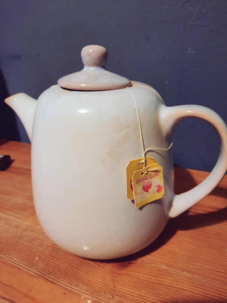 "Heiße Liebe"-Tee ist momentan alles, was ich emotional händeln kann.