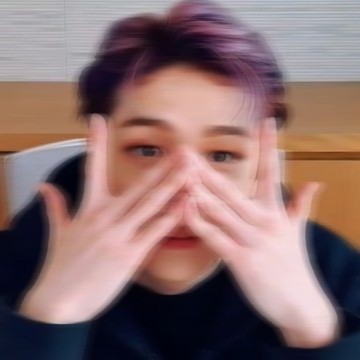 bangchanflaite's tweet photo. chan escuchemos a elvis presley juntos 
#StaySelcaDay #ssd @Stray_Kids https://t.co/AC4GZG8SuU