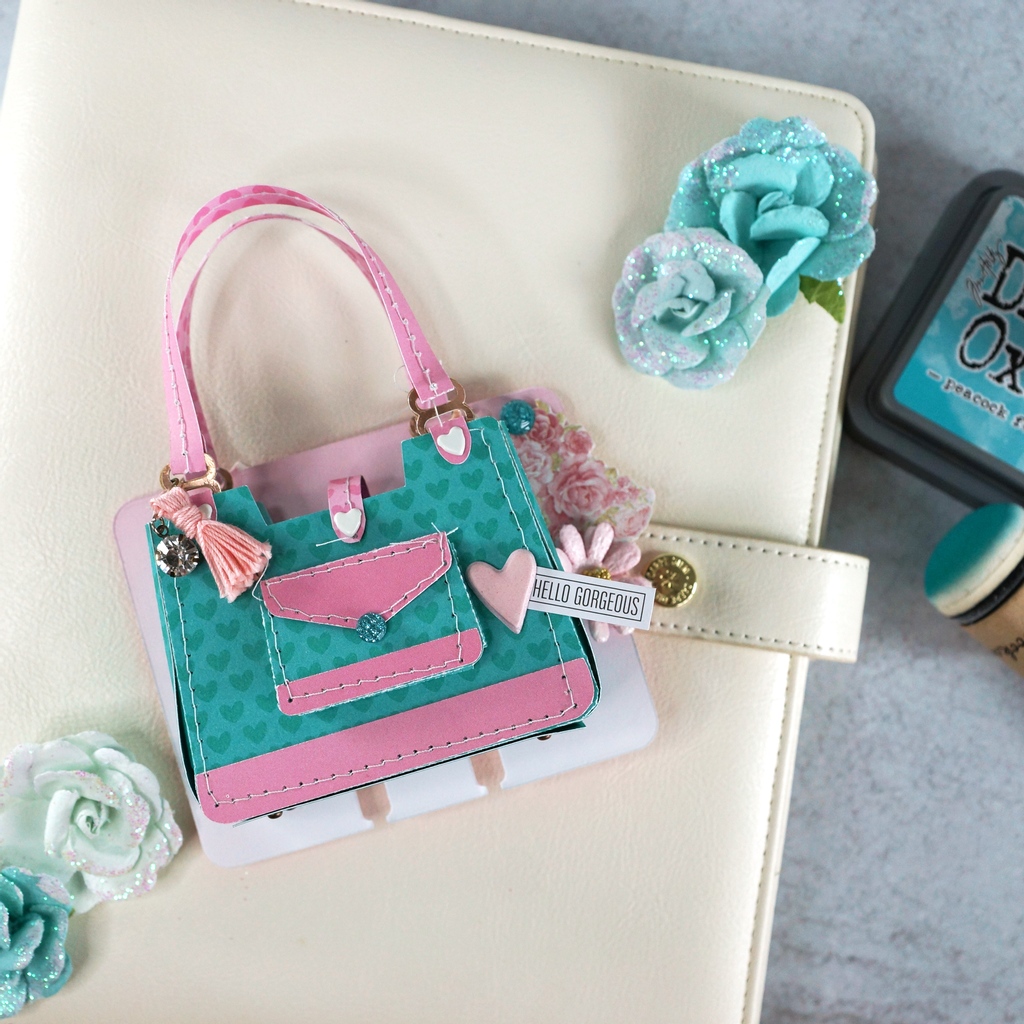 AliceScraps1der's tweet photo. Day 10 of my #Memorydex Valentine's advent calendar is this adorable mini purse. It's just big enough to hold a single eyeshadow or similar small gift.
https://t.co/T4BMp4KETn
#memorydexcards #scrapbooking https://t.co/UmJu96qXBR