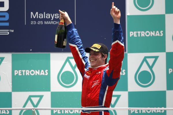 F3Verse's tweet photo. BANDEIRADA! 🏁

@RaziaLuizfverse (@LamborghiniF3) VENCE A FEATURE RACE DO GP DA ALEMANHA! O piloto brasileiro aumenta sua vantagem no campeonato!

Piscopo (@HitechF3Verse) e @SamBirdFake (@TridentF1verse) fecham o pódoi! https://t.co/6yiOJTbdHg