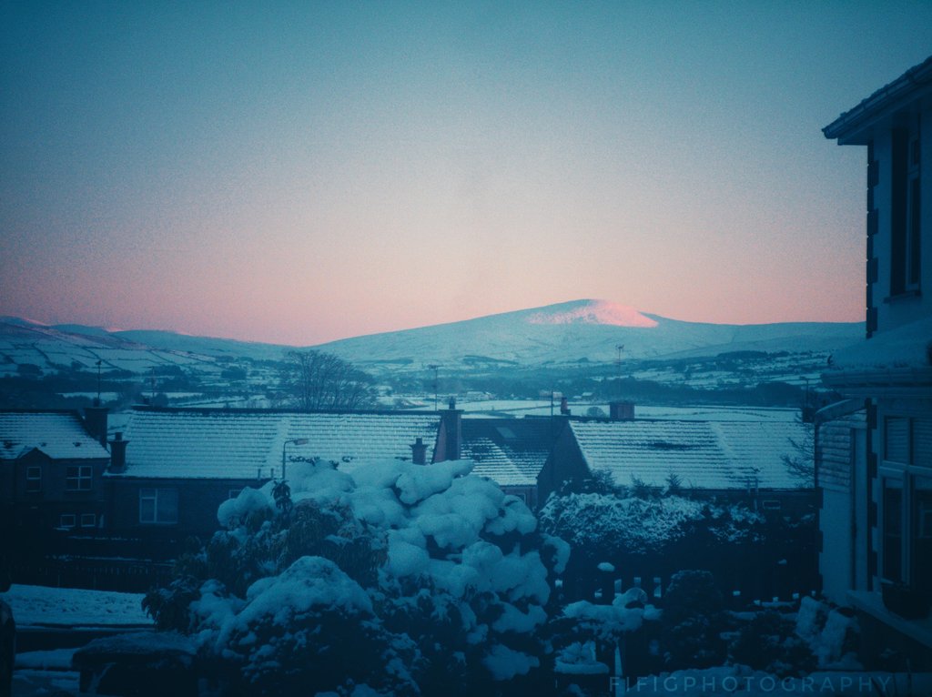 There is nothing so beautiful as a winter sunset @WeatherCee
@barrabest

#thesperrinmountains #snow #sneatcha #claudy #derry #sunset #photography #sunday #winter #nature #sky