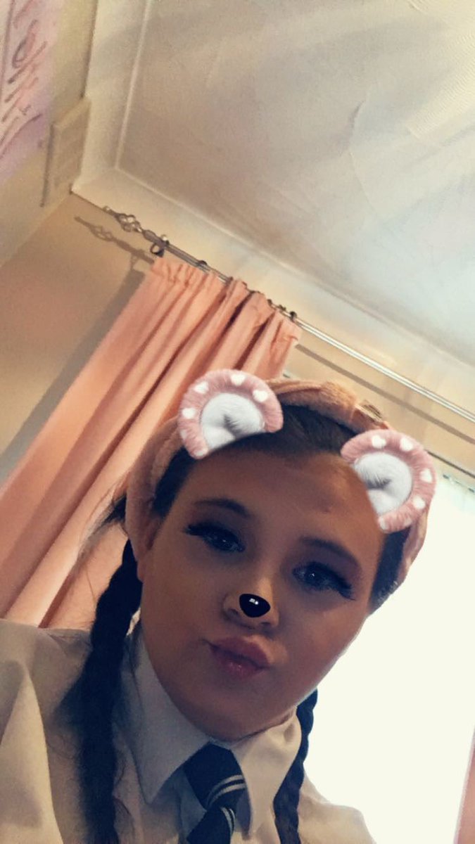 xlauracarverx's tweet photo. I miss going to see @LittleMix live 😭💗 I miss the banter , everyone singing to the songs! #LittleMixLive #LM5Tour #LittleMix and the outfits were amazing💗💗 I just miss it🥰 let’s hope 2021 will change that! Xx https://t.co/47skpSD7oO
