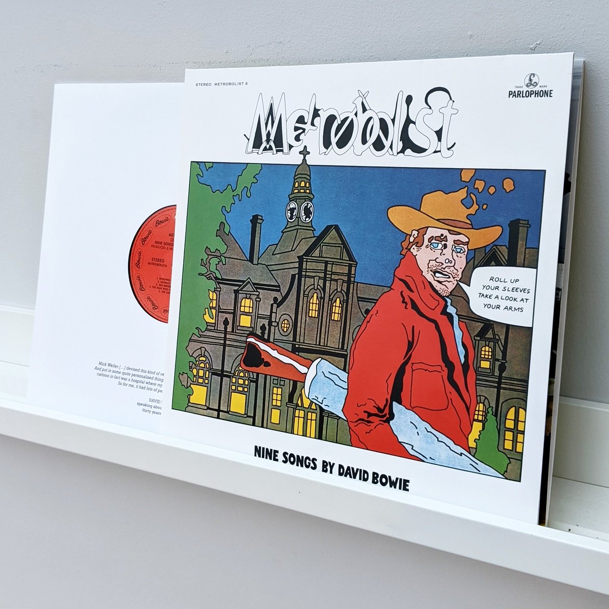 Gwyn_BIM's tweet photo. Sunday spins are back for lockdown! My guy Bowie ♥️ #metrobolist #davidbowie #vinyl #vinylcollection https://t.co/47BAKDXnPG