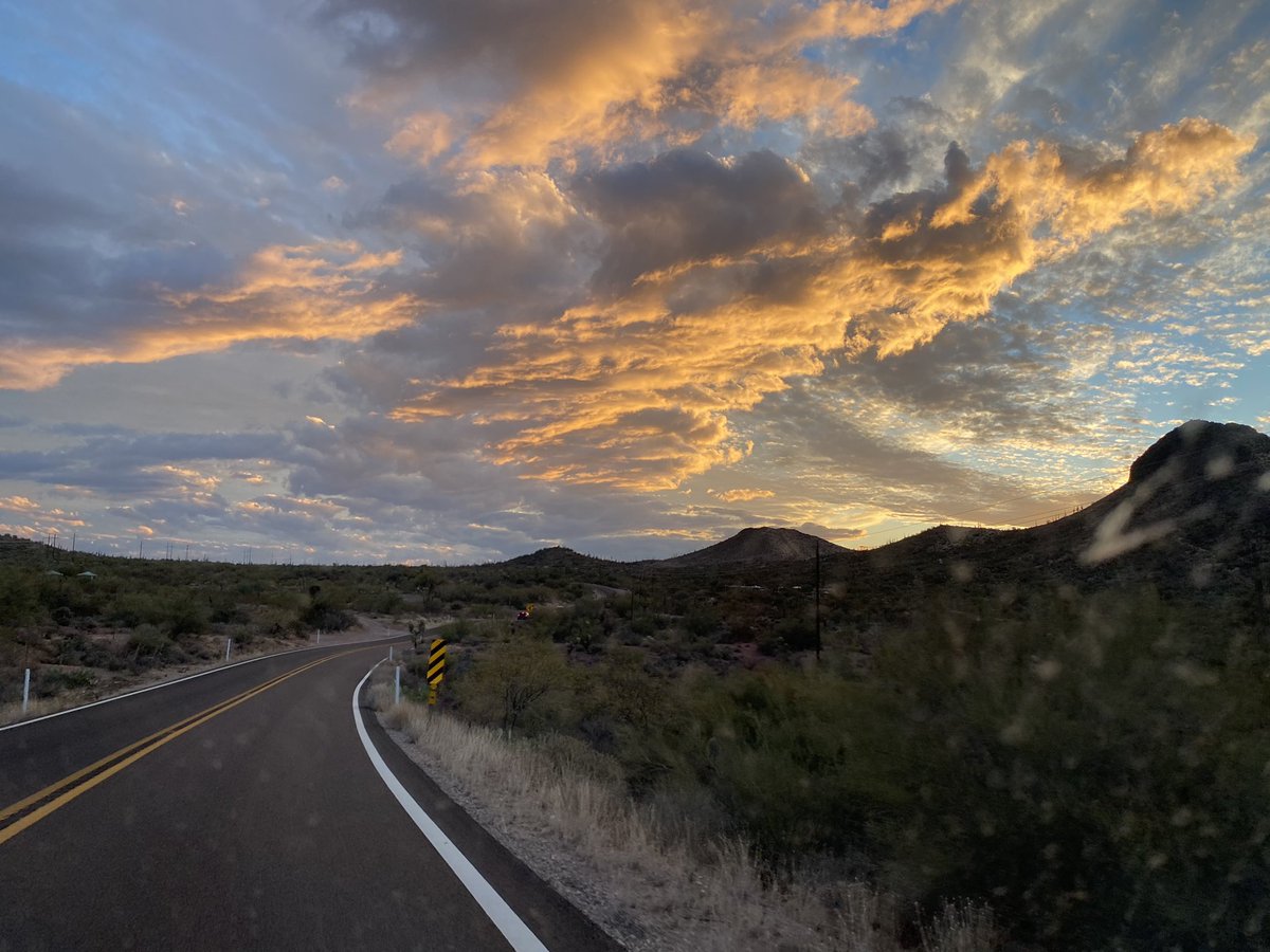 vxxostudio's tweet photo. Get Out every once and a while... #nature #arizonaskys #beauty https://t.co/BOPNoFL3tb