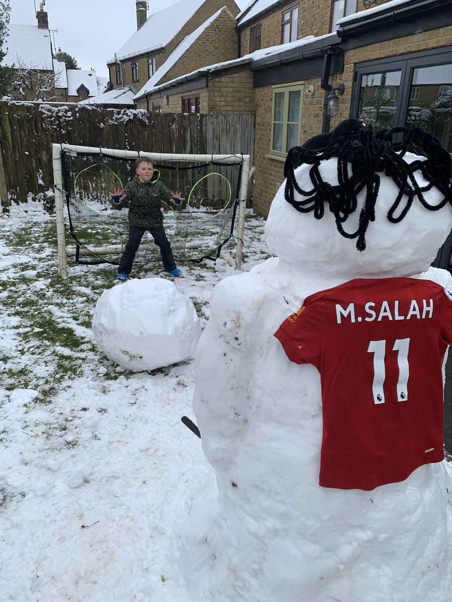 taddypro's tweet photo. @OxfordshireRTCs @AcademyOUFC @OUFCOfficial @jpluk @OUFCGirlsRTC @OxfordshireFA @OxfordMailOUFC Cohen Stubbs helping Mo with his shooting practice for later 🤞@OxfordshireRTCs https://t.co/jK9xlX5XY0