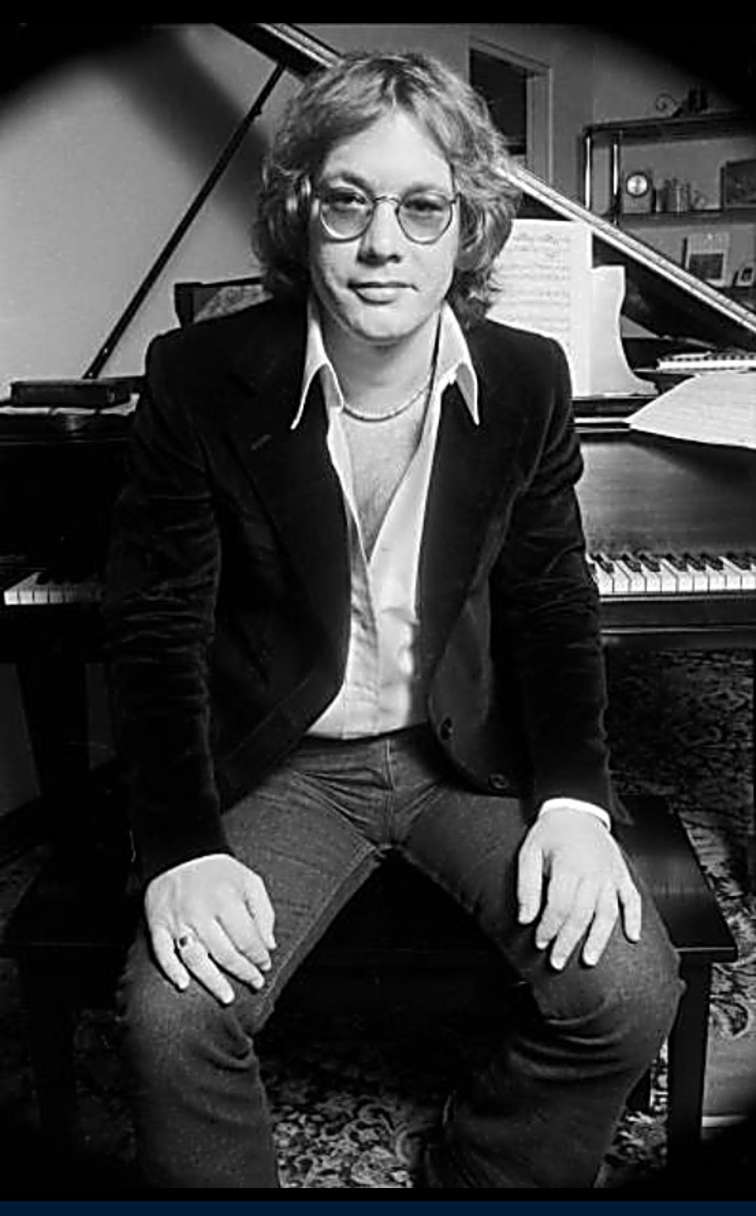 Happy Birthday to the late great Warren Zevon! RIP
\"Enjoy every sandwich\" 