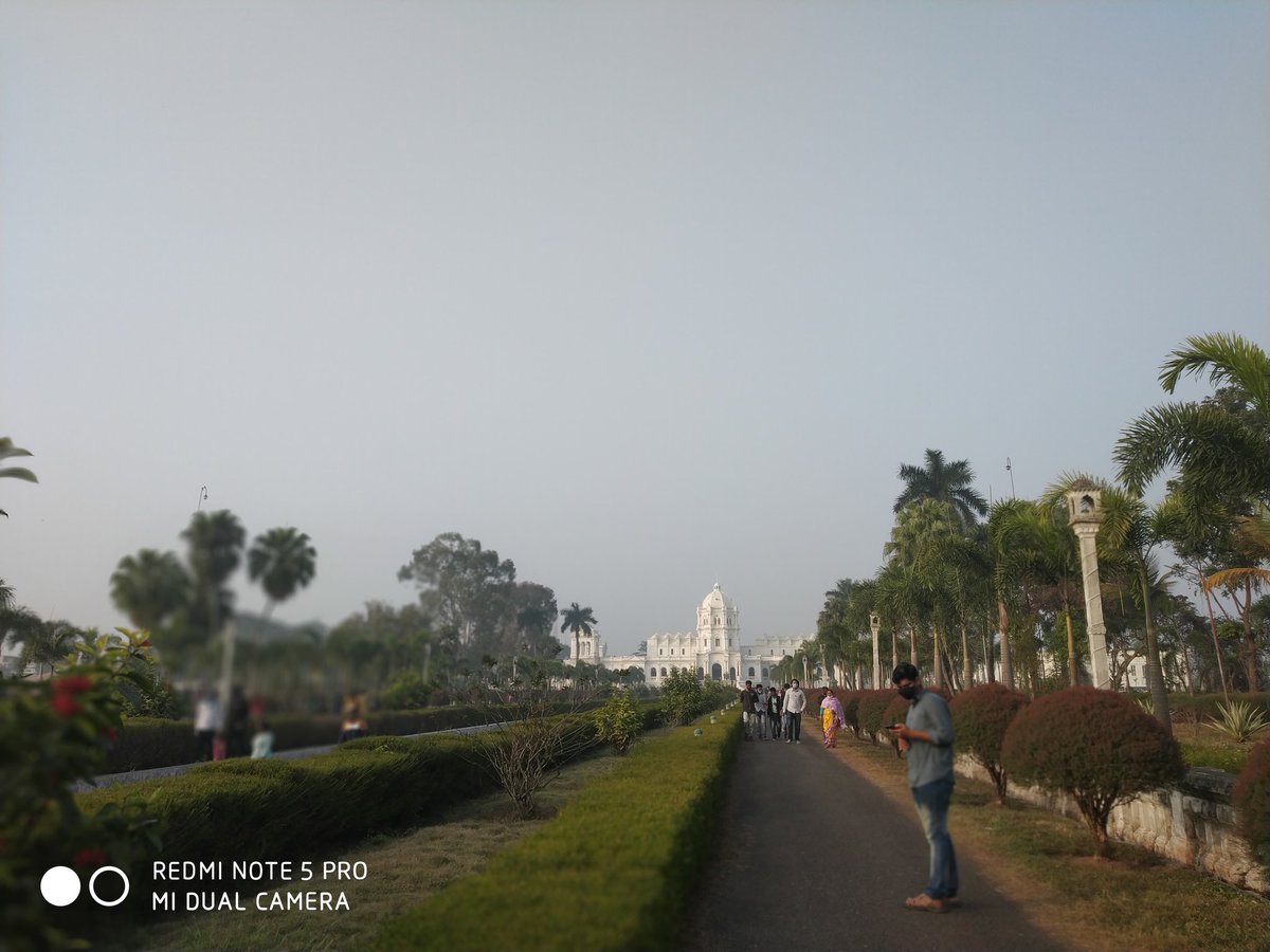 The building is standing with two water bodies ( pond) in both side... and 300-500 long way from Gate.. Inside the building there are two floor.. Lower gallery & upper gallery of museum. (4/n)