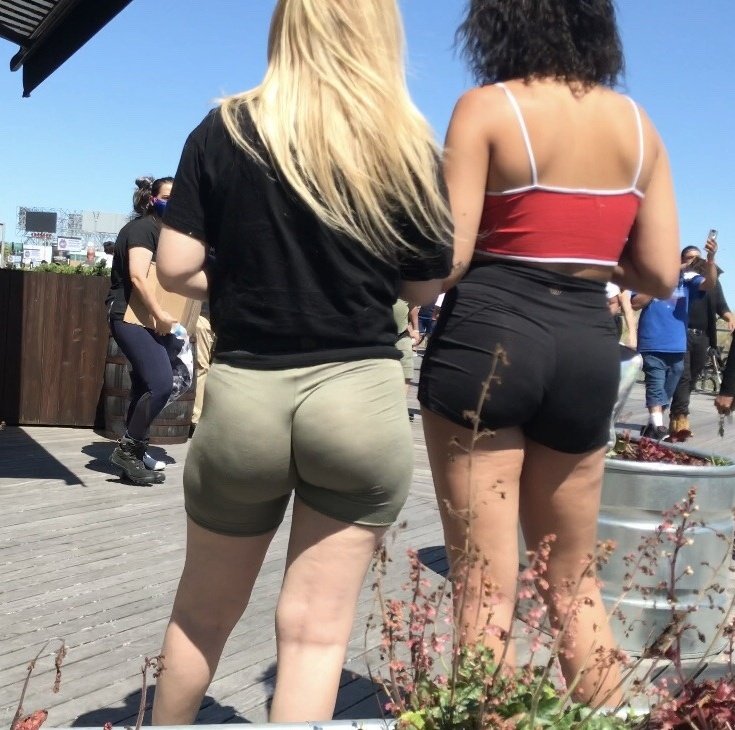 alexlegins's tweet photo. Me encantan sus nalguitas 🍑😍 #buenosculos #RT https://t.co/UA43AwaGlN