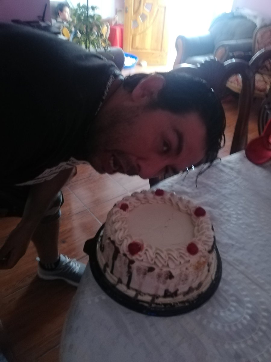SolDatardecer29's tweet photo. Después de unas diferentes vacaciones pero igual de grandiosas, ayer celebramos el cumpleaños de mi regalón mayor mi novio 🎂🎈🥰❣️ https://t.co/gSbTd5nuuL
