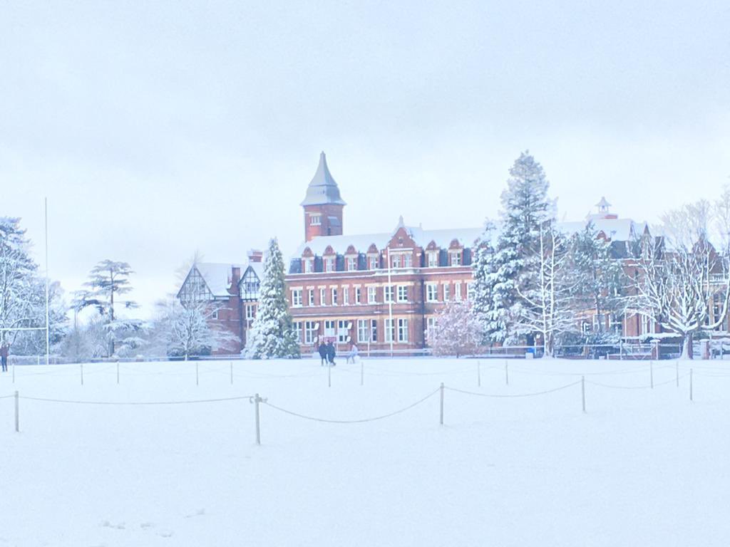 DCPSBoarding's tweet image. Picture perfect @DeanCloseSchool this morning ❄️