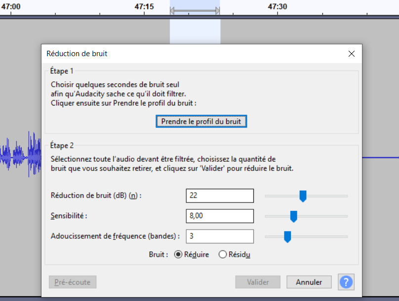 Première étape, nettoyer les pistes. Surtout la mienne en fait parce que celle de  @Recoversion est déjà compressée et passée par un noisegate (mais j'y reviendrai).Mon matos provoque parfois un buzz donc avant de commencer, faut le virer soit sous Audition, soit Audacity.