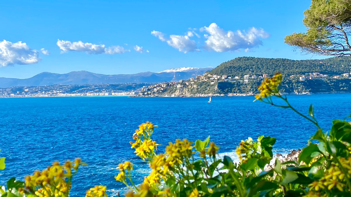Pendant qu’il neige à <a href="/Paris/">Paris</a>... ici sur la <a href="/VisitCotedazur/">Côte d'Azur France</a> c’est grand ☀️😀 ! #CotedAzurFrance 

#ExploreNiceCotedAzur #Meteo #HeyMeteoFrance #MagnifiqueFrance #France