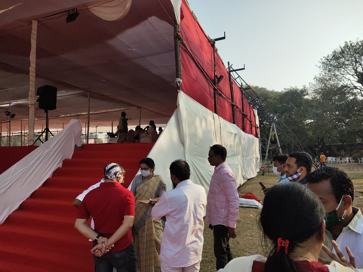 Furkanrshaikh's tweet photo. त्यामुळे आज मा. आमदार - राष्ट्रवादी प्रवक्त्या श्रीमती. विद्याताई चव्हाण सोबत अझद मैदान येथे तपासणीसाठी भेट दिली.
@Vidyaspeaks @NCPspeaks @INCMaharashtra @bb_thorat
#FarmersProtest #MahaWithFarmers #MumbaiWithFarmers #kisaanandolan
#FarmersBackboneOfIndia https://t.co/54GhiJbo56