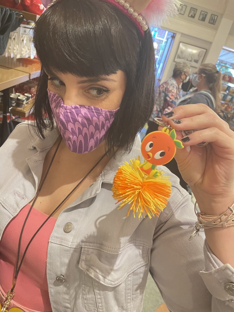 WatchRO_ST's tweet photo. New #OrangeBird Merchandise at the park!! #wdwtoday #citrusswirl #kooshball https://t.co/vhyUHxkx30