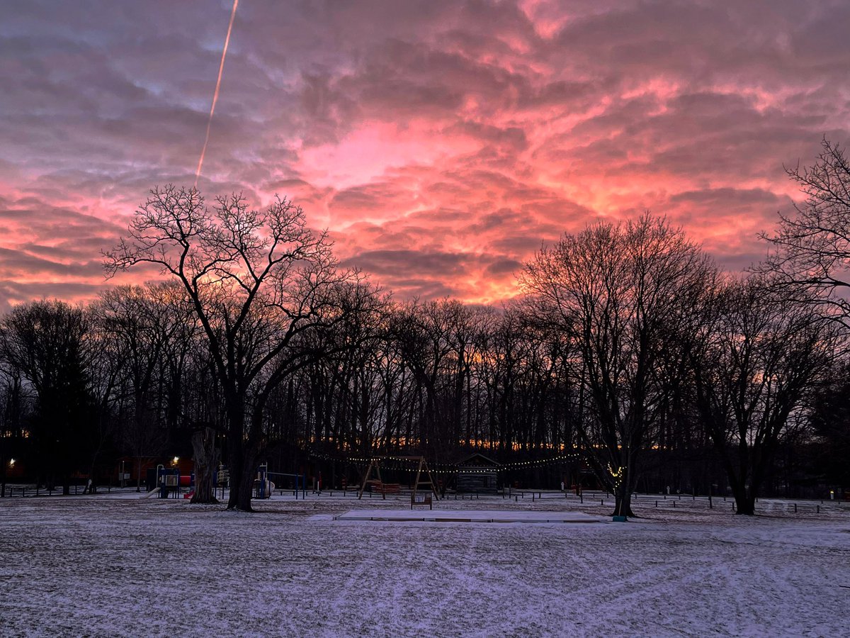 chiefswoodpark's tweet photo. Sunday morning views ๐
#chiefswoodpark #seesixnations #sixnationstourism #sunrise #sundaymorning #cabinview #explorethegrand https://t.co/FIfOs6ZKq9