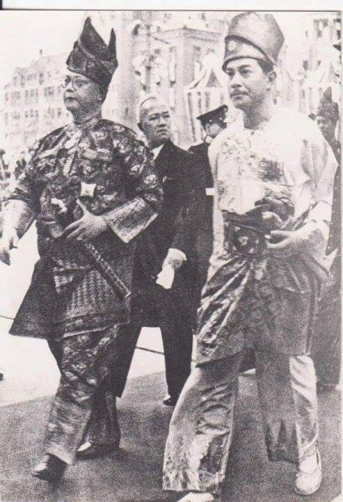 Jenis-Jenis Seluar MelayuPerasan tak,kalau lihat gambar-gambar lama,kebanyakan seluar yang dipakai orang-orang Melayu kebanyakannya besar dan lebar? Ada berberapa jenis seluar Melayu sebenarnya.Ini adalah bebenang.