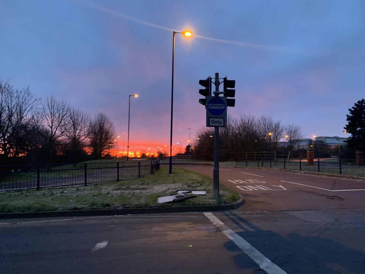 BabyBoyNoNameY1's tweet photo. My lady human had the early shift in the community today ... how beautiful was the sun rise the sky looks like it’s on fire 🔥😍❄️ the car on the other hand looked like it had been in a freezer for a month! #NoSnow #LotsOfIce #BeautifulMorningSky 🌅 #kent #NoFiltersNeededHere 👌🏻 https://t.co/tJHCnLno0l