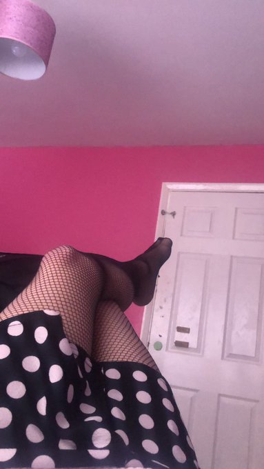 1 pic. Snows everywhere in my area! Hope ya enjoy me being horny lmao #sissycrossdresser #skirt #fishnets