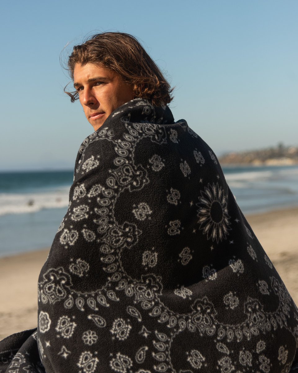 Yes, you should definitely get outta bed, grab a coffee, grab a cozy fleece blanket and start your day with some fresh morning air. 😌 ☕️
#YawnPatrol