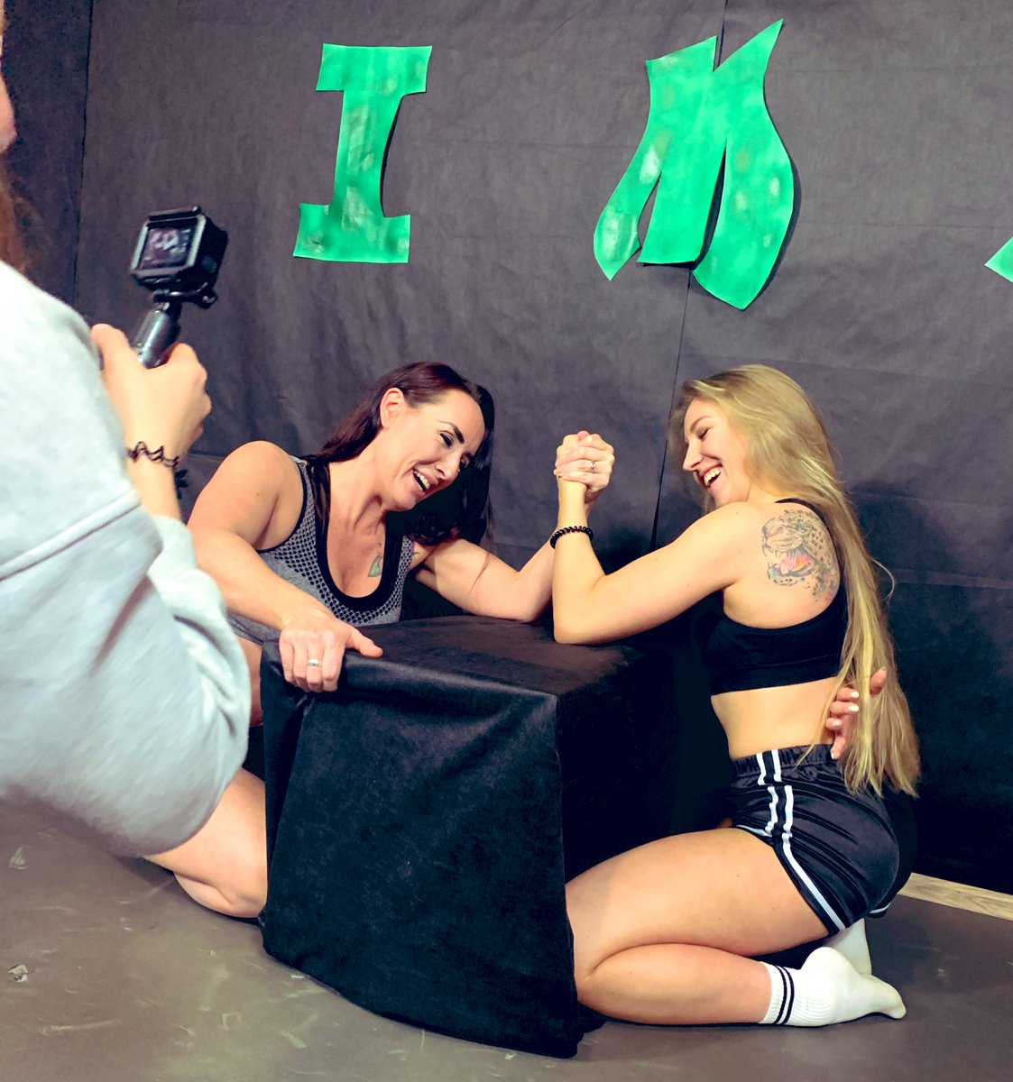 AcademyKat's tweet photo. Filming day with the lovely Tatiana #femalewrestling #armwrestling 

@ViperMaxGirl @LexiMaxGirl @MaximusMaxBoy @LadyStrongStyle @xdespiadado1 @steveb2004 @FemaleMuscleFa1 @bdsm_europa @DirkHooper https://t.co/OFRBetGyV8