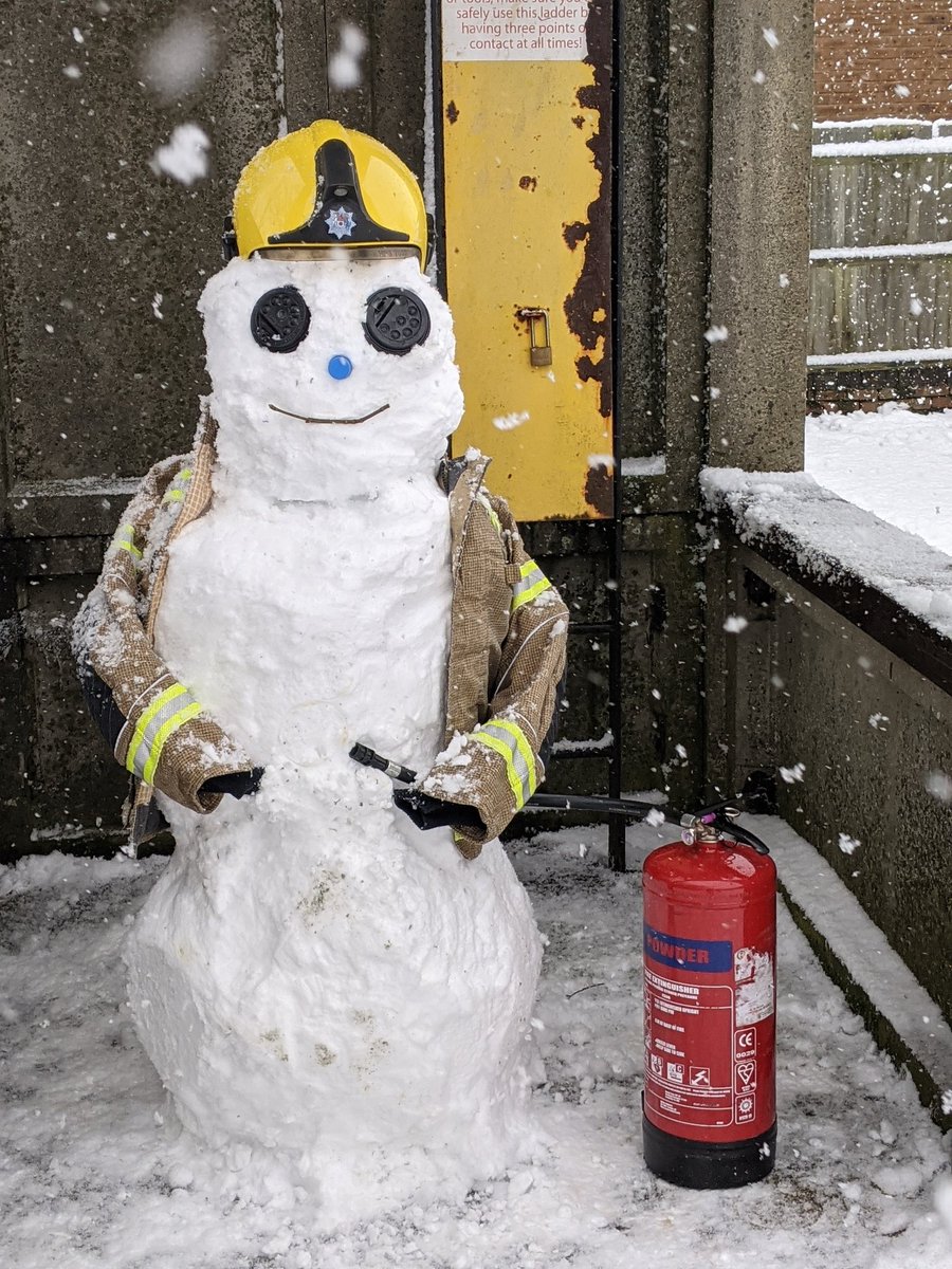 I'm case you hadn't noticed... It's Snowing!! ❄️🌨️  Whilst clearing the yard this morning to ensure the 🚒 is still able to mobilise, we thought it was only right we built our own ☃️

🚨 Please only drive if it's completely necessary, the roads are very treacherous 🚨 #StayHome