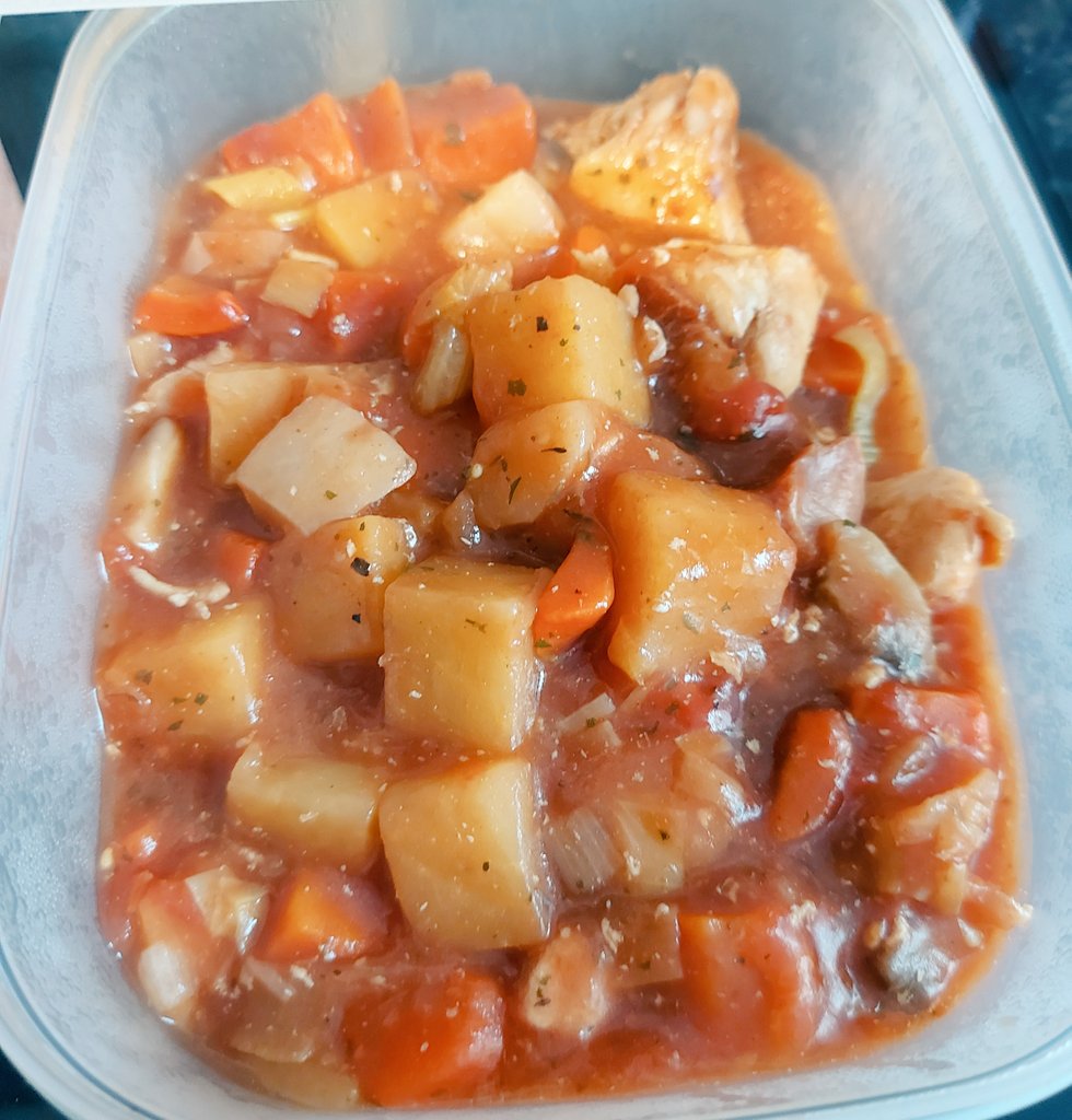 bluemoonjules's tweet photo. Chicken, bacon, mushroom and vegetable casserole cooked, divided into portions - cooling to go in the freezer...#lockdown2021 #CookingWithJulie https://t.co/a2aWLlsTdy