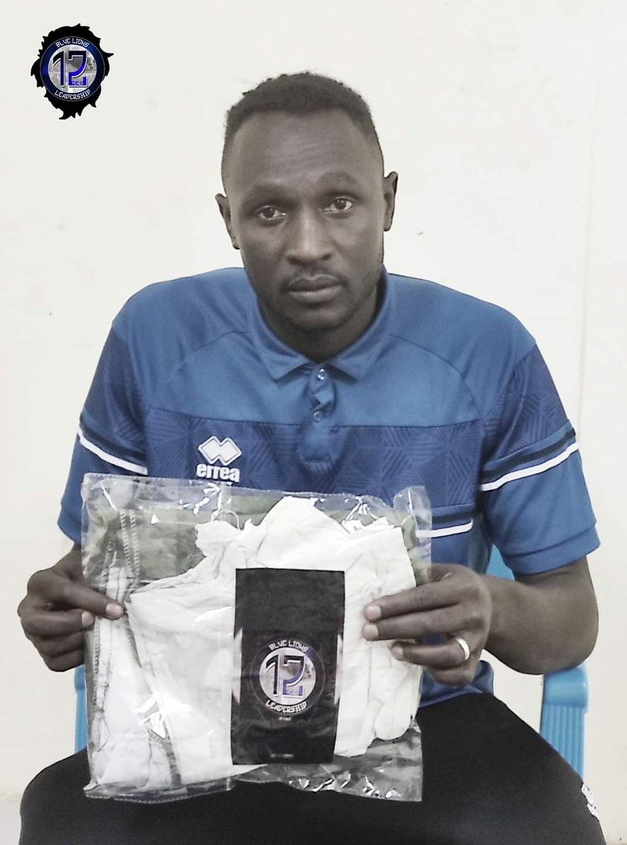 ultrasbl08's tweet photo. بفضل الله تم البدء في توزيع ملابس حملة #يلا_ندفيهم بمشاركة كباتن الهلال والأسطورة بشة.. https://t.co/IliKJS6oCw