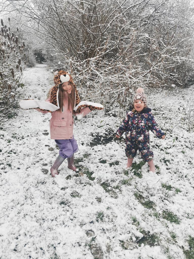 Frecklyboo's tweet photo. @stukeleymeadows #Stukeleysnow https://t.co/pvqRnwNTI5