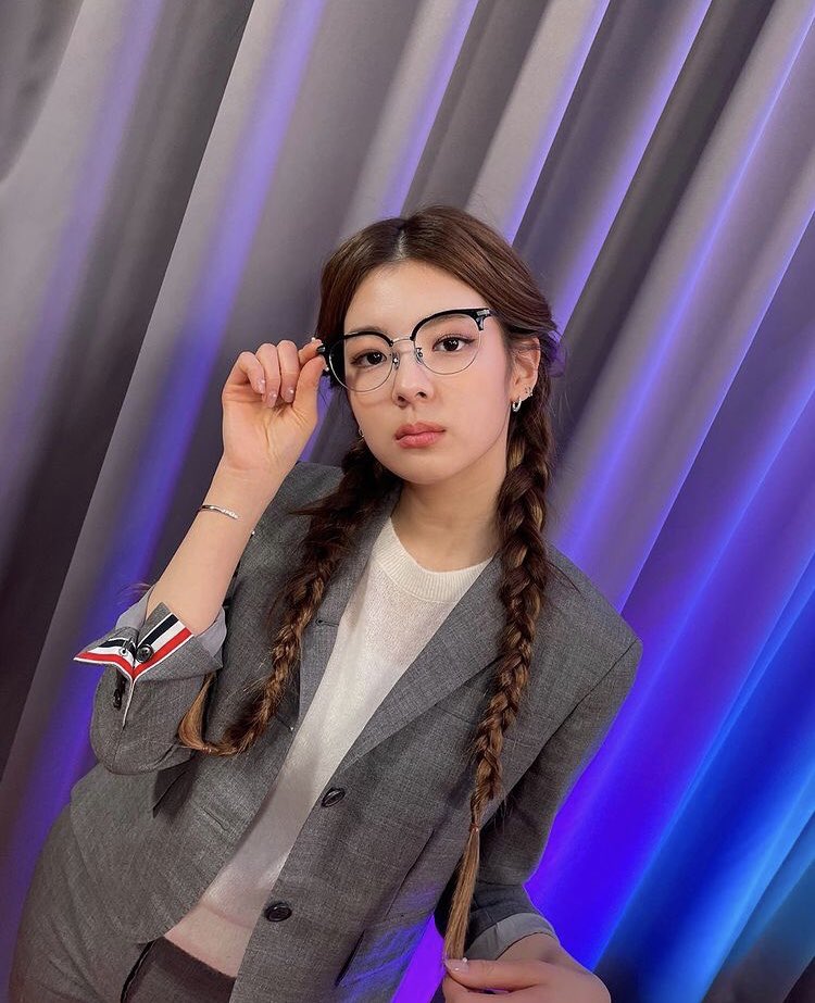 ITZYリア、眼鏡をかけておすまし顔 #ITZY