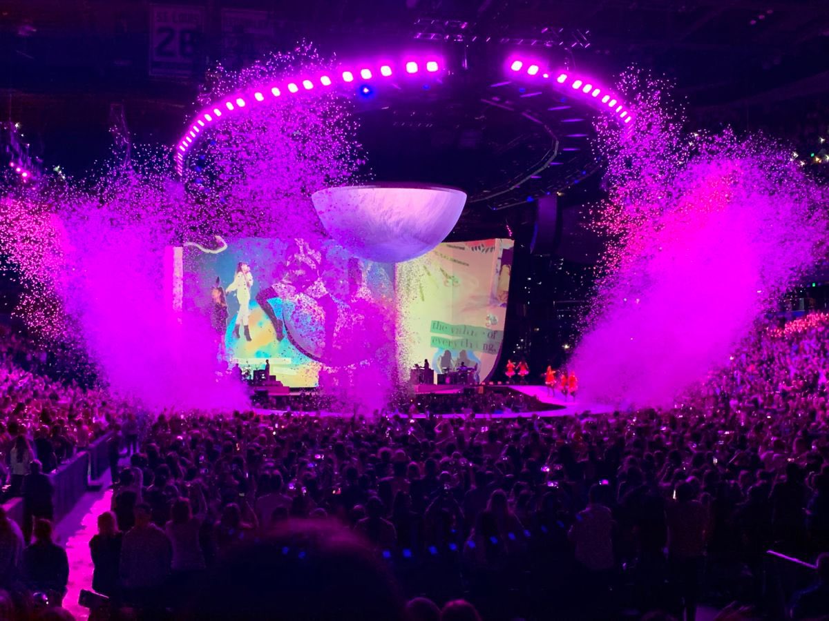 cloudleigh's tweet photo. I feel like Ariana Grande , Taylor Swift and Little Mix are one of the few artists that have a whole other level of energy on stage , and their performances are better than the actual albums ( which are all top tier ) https://t.co/jW7iz939aC