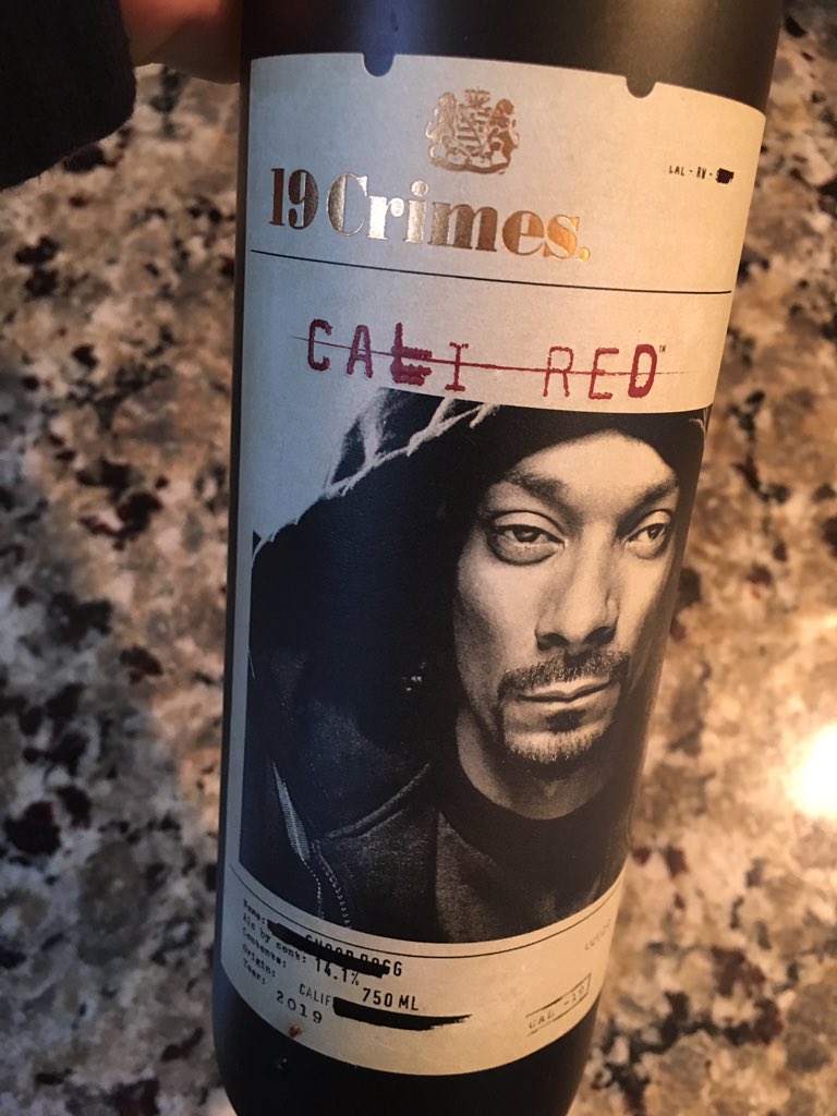 DamnGoodReviews's tweet image. Gotta hand it to @SnoopDogg this was pretty a Damn good #redwine . Is this something you and @MarthaStewart kick back with these days?