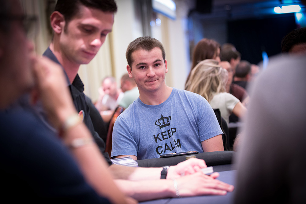 Club Poker tweet media