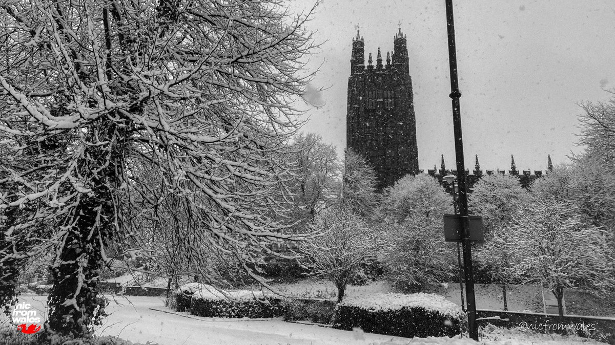 St Giles in the snow. ❄️ <a href="/wrexham/">Wrexham.com</a>