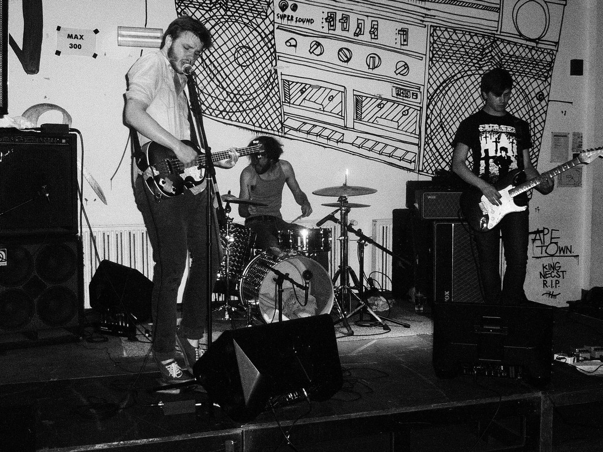 alt_frequencies's tweet photo. Tune in Wednesday 7-9pm to @radioleyland 104.8FM &amp; online for music from @karobelaband  #TeenCreeps  @pfmusic_  @SonOfShinobi1  @CharlieNieland @PersianLeaps @ProtoRetro @D3Dwax #Allees @PeopleofMaha  &amp; classics from Talking Heads &amp; more. Last week's here.
https://t.co/JKsDCbHzoQ https://t.co/Wtrt96OzP3