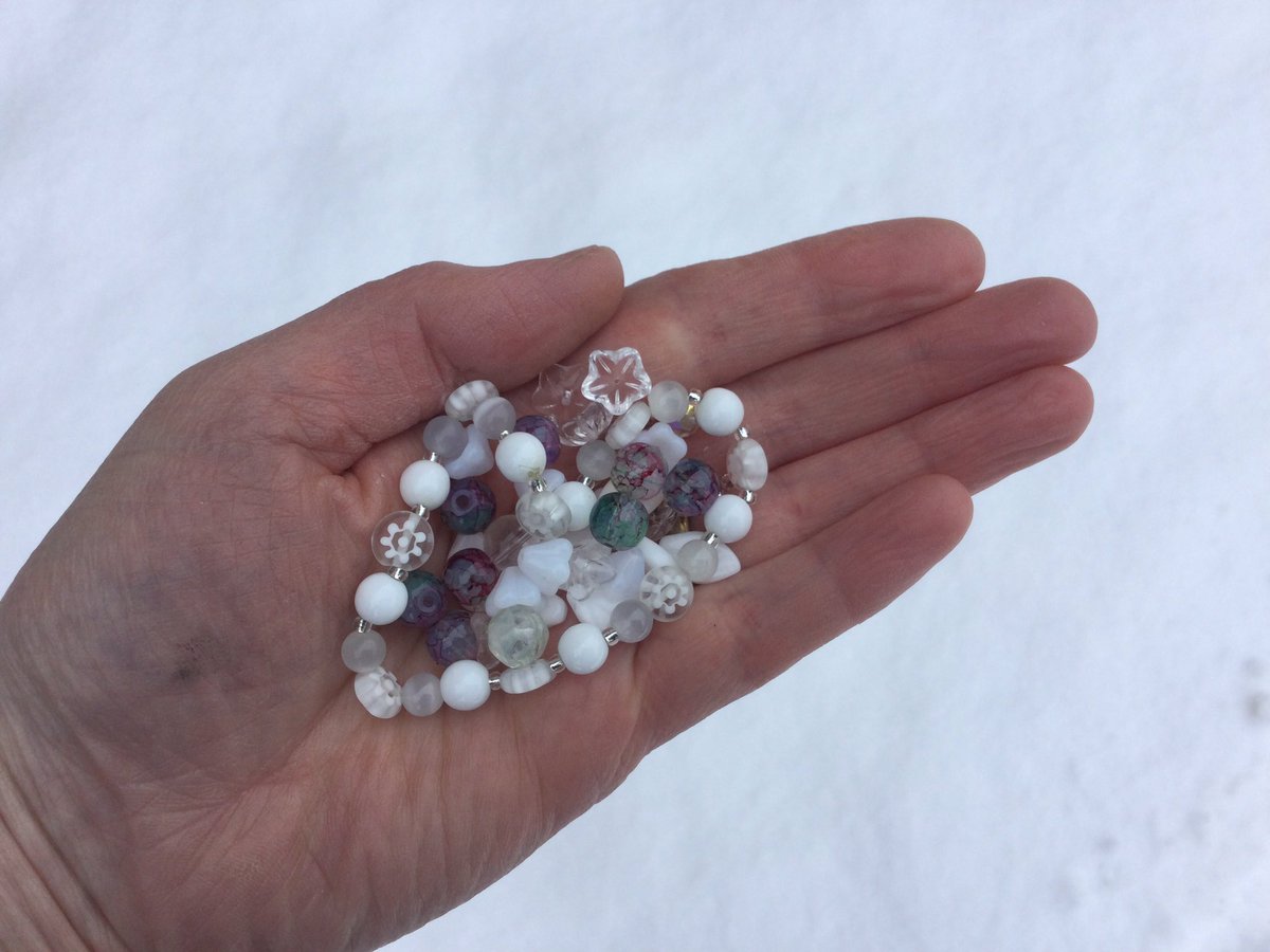 BlueBatDesigns's tweet photo. Feeling inspired by waking up to a #WinterWonderland. All I need now is some silver chain and findings. #Shropshire #Crafters https://t.co/1rXG4CCoIb