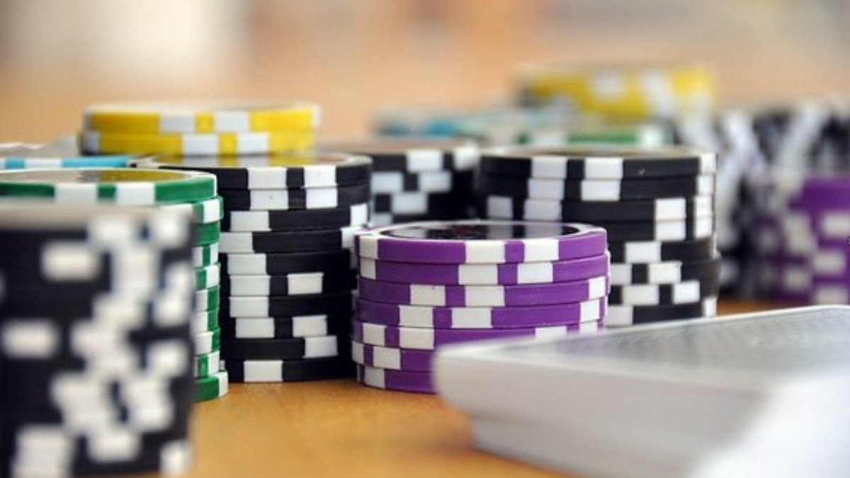 Sammy55869100's tweet photo. When it comes to working on Texas Hold’em strategy, the best place to start is with your pre-flop game. 

Learn more here - https://t.co/d7koECNd4d 

#poker #pokerface #pokerstars #pokerlife #pokeronline https://t.co/04Cl5EnL84