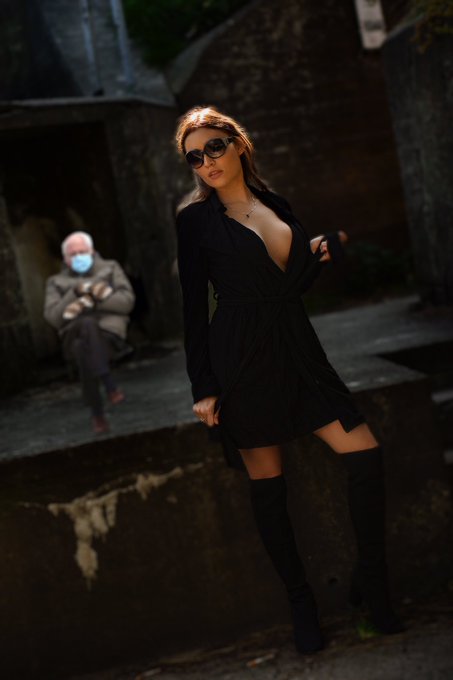 Do you ever feel like someone is watching you?  #BernieSandersmemes https://t.co/zJ7SkqRmS6<a href="/tag/berniesandersmemes"class="tags"><span>#berniesandersmemes</span></a>