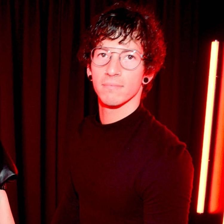 A thread of josh dun.(A thread to make Tyler stans swerve and please josh stans)