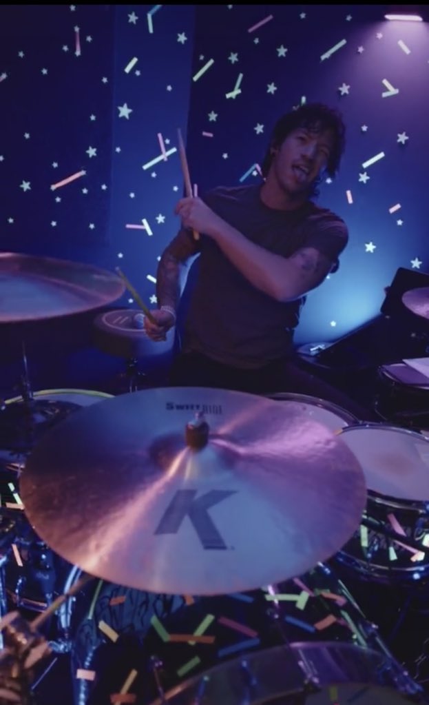 A thread of josh dun.(A thread to make Tyler stans swerve and please josh stans)