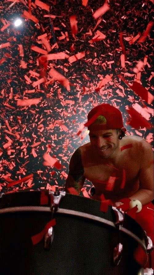 A thread of josh dun.(A thread to make Tyler stans swerve and please josh stans)