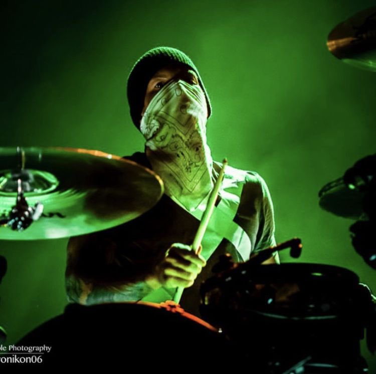 A thread of josh dun.(A thread to make Tyler stans swerve and please josh stans)