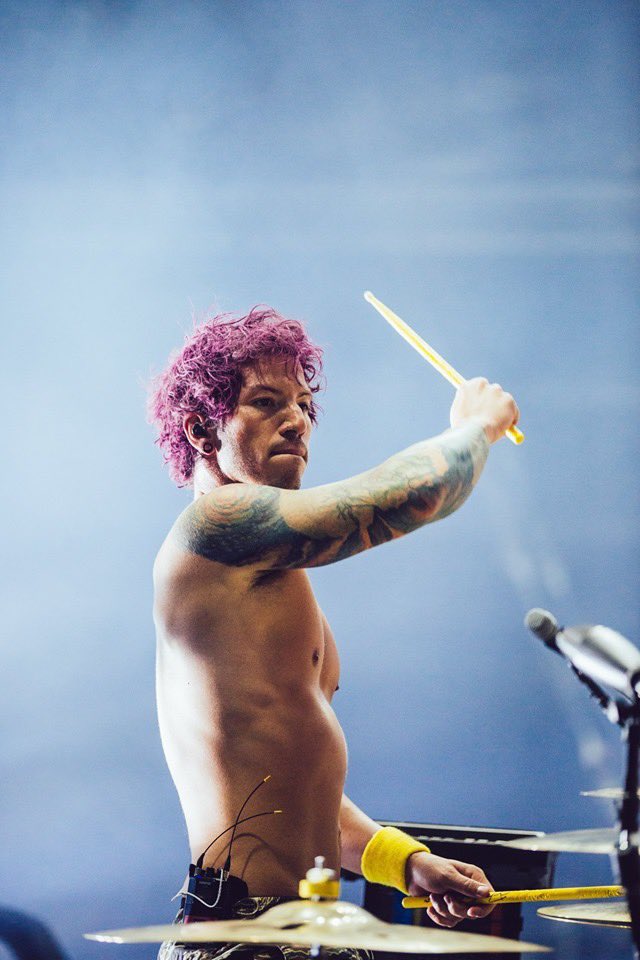 A thread of josh dun.(A thread to make Tyler stans swerve and please josh stans)
