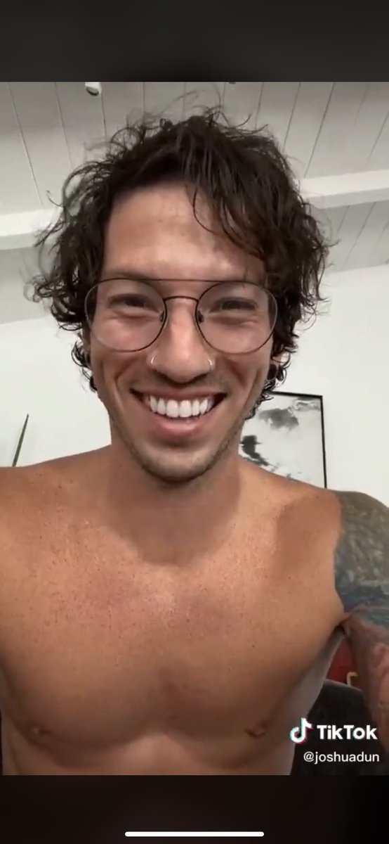 A thread of josh dun.(A thread to make Tyler stans swerve and please josh stans)