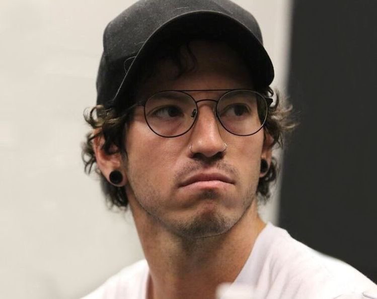 A thread of josh dun.(A thread to make Tyler stans swerve and please josh stans)