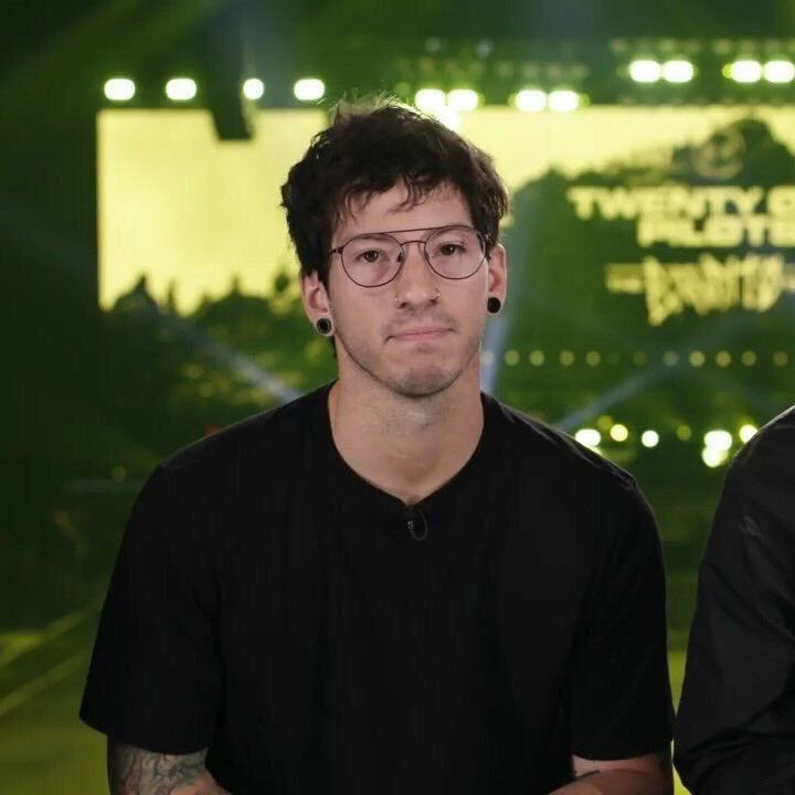 A thread of josh dun.(A thread to make Tyler stans swerve and please josh stans)