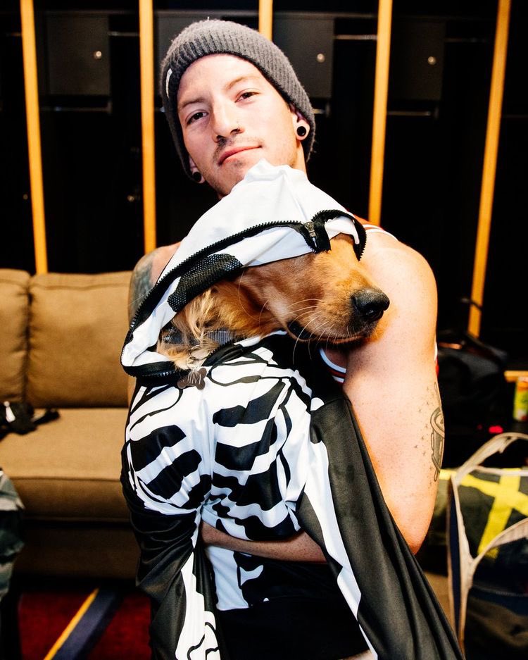 A thread of josh dun.(A thread to make Tyler stans swerve and please josh stans)