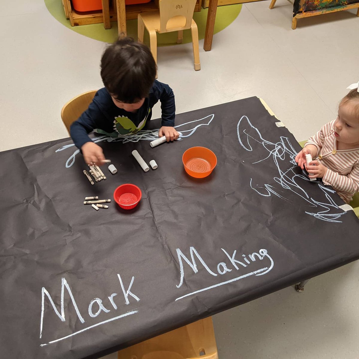 ccdshurlburt's tweet image. Process art is the BEST kind of art. It strengthens fine motor skills AND allows children to explore open-ended activities that encourage creative and critical thinking! #WeAreCountryDay #ccdslearning @countryday