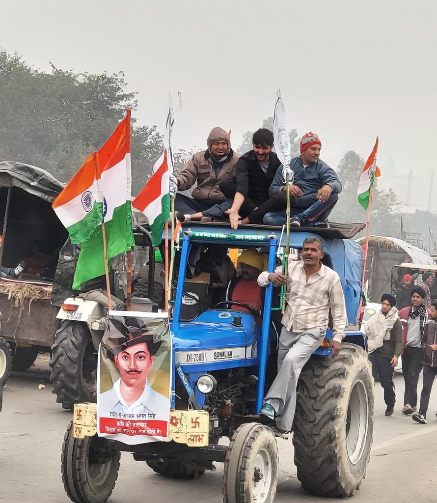 World_W_Farmers's tweet photo. United India against corporate take over of agriculture ✊🏼🌾 Watch Republic Day Parade by Indian Farmers in New Delhi on Jan 26. #26JanDelhiTractorParade #26JanDelhiChalo #26th_को_किसानो_दिल्ली_चलो @GretaThunberg @BernieSanders @BBCWorld @POTUS @VP @WhiteHouse https://t.co/jJoc48LWav