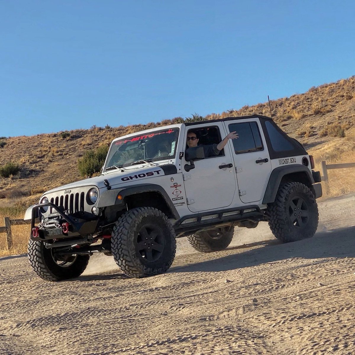 Ghost_18jku's tweet photo. When the wife says I’m just going out for groceries can I take Ghost? 🤷‍♂️🤣

_OIIIIIIIO_
#GirlsWhoJeep #JeepGirls #SundayFundays #LookMaNoHands #Nitto #OffRoadEvolution #Jeep #JeepWorld #InstaJeep #JeepJK https://t.co/5TRJBdRKjR
