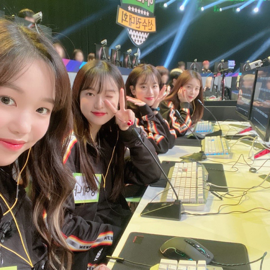 timeto_cherry's tweet photo. 200125 공식 트위터

#에이프릴 #레이첼 https://t.co/8rrb5w0K7c